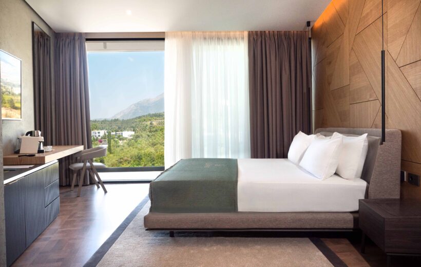 Deluxe Suite with Balcony